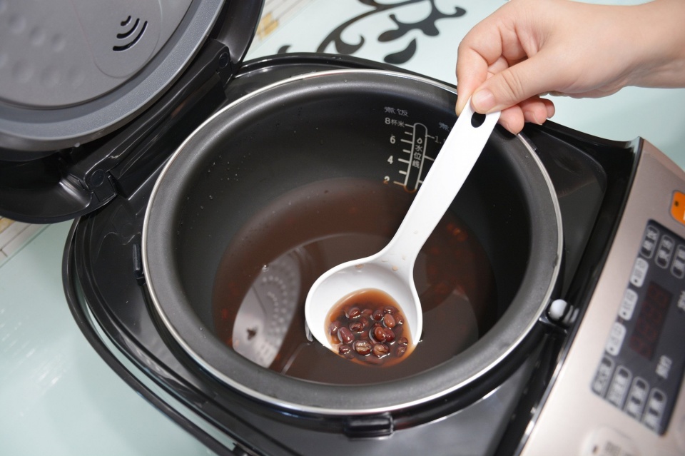 how to clean the rice cooker?