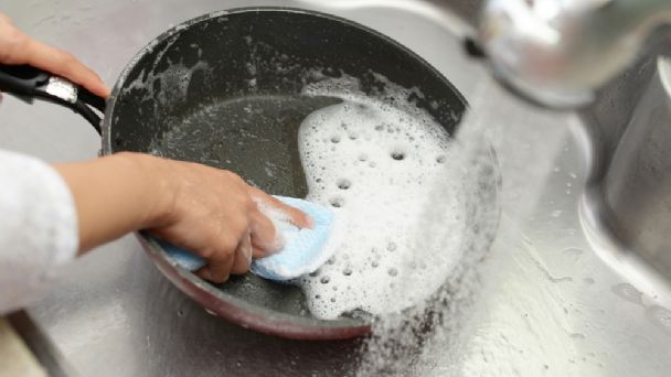 tips to clean your pans