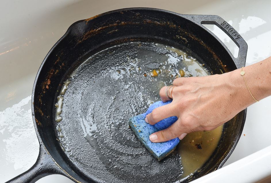 Tips for cleaning a burnt pan